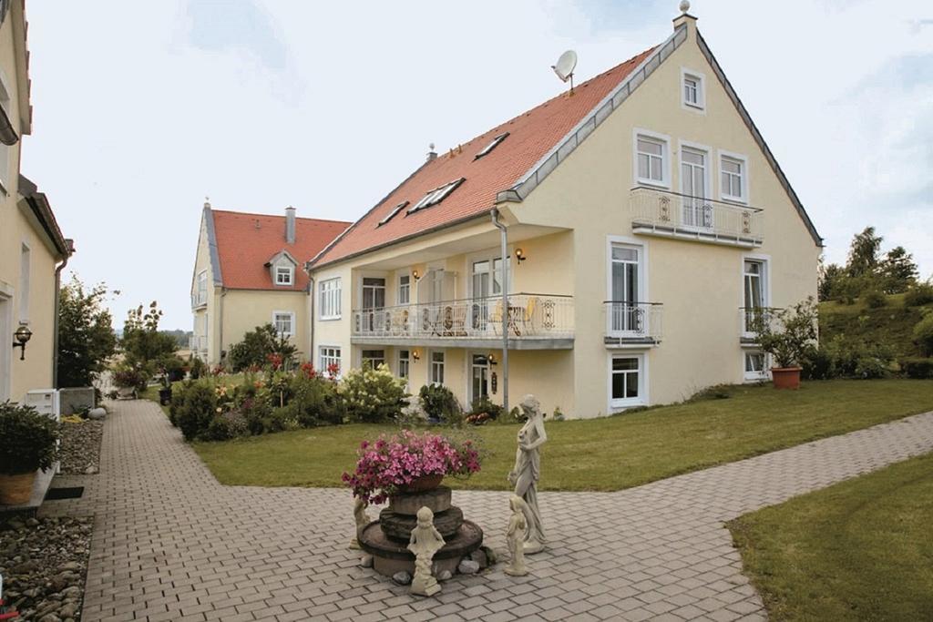 Auszeit - Ihr Sibyllenbad Gaestehaus Нойалбенройт Екстериор снимка